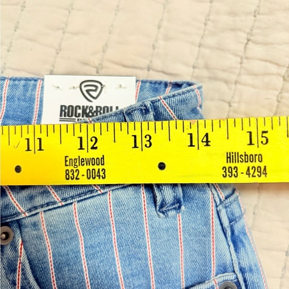 Rock‎ and Roll Cowgirl Stretch Jeans With Pinstripes Size 25 - 32 Length NWT - Picture 2 of 9